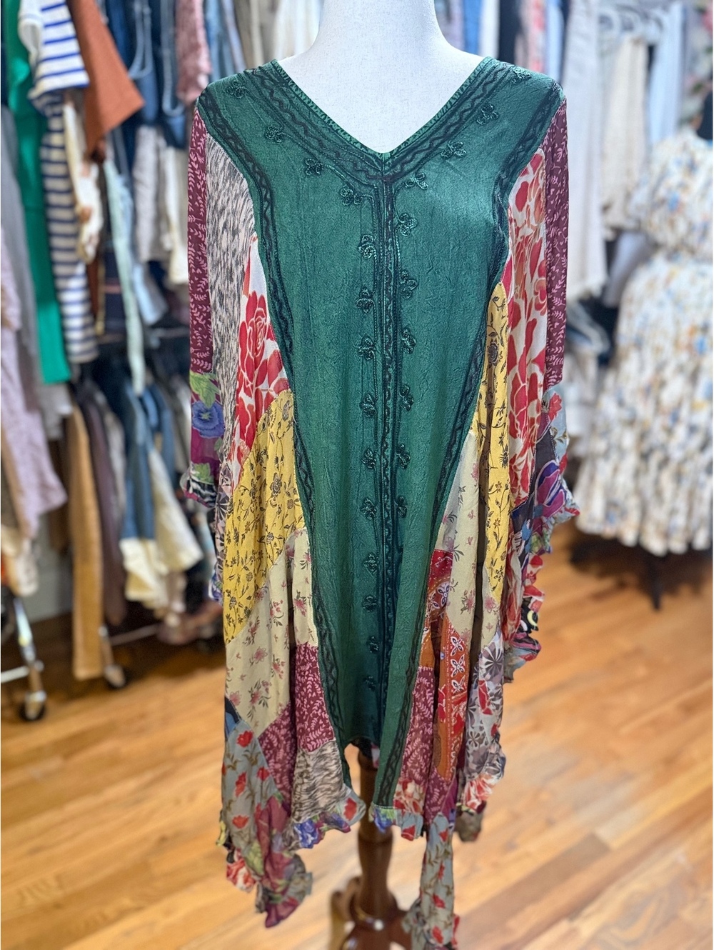 YOUNG THREADS Embroidered Colorblock Kimono Shrug Basil NWT 1X